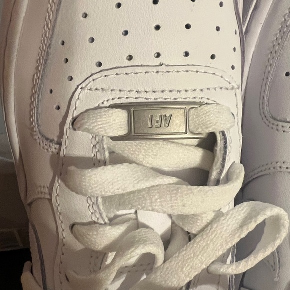 White AF1 size 3.5Y, NEW WITH BOX - Picture 6 of 8